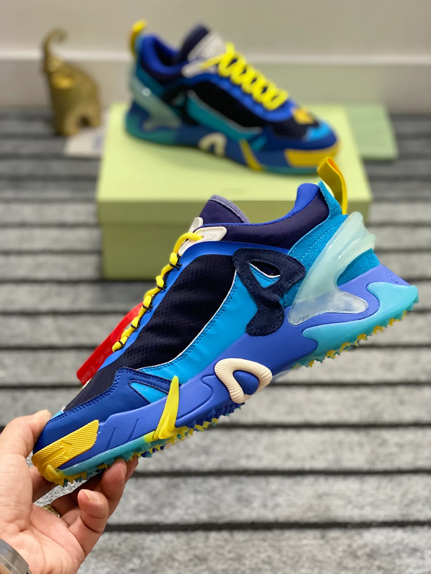 Men's shoes 💰640🌼【New】High-end boutique-OFF-WHITE x Air Jordan】1 The joint shoe design has been highly concerned by everyone. The new shoes are shown in the popular Chicago bull white and yellow LOGO color scheme. The shoe body is made of cowhide stitching and other materials. In addition to the X hidden on the inside of the leather, the oversized Swoosh, OFF-WHITE for Nike, and Air Jordan 1Birth information and the word AIR are displayed on both sides of the shoe, and OFF-WHITE's iconic details can be seen on the TPU sole and insole. You can choose a pair if you like the style. Size: 38-45 (45 customized